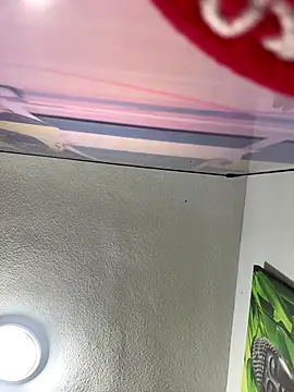 aavrdvh33 online show from 12/15/25, 09:52