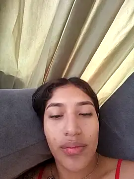 Snapshot of Sharlotte_Watts chatting on 09/13/25, 02:17 Sharlotte Watts online show from 09/13/25, 02:17