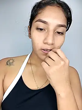 Snapshot of Sharlotte_Watts chatting on 10/08/25, 07:33 Sharlotte Watts online show from 10/08/25, 07:33