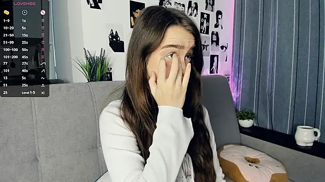 lovelyalivia online show from 10/19/25, 09:32