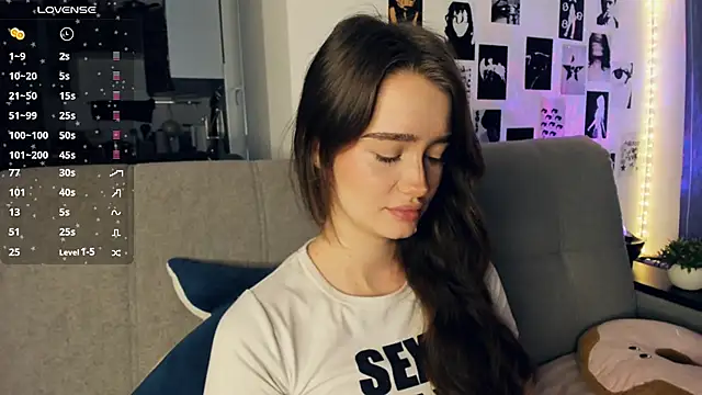 lovelyalivia online show from 12/17/25, 08:09