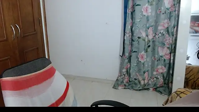 Snapshot of alejandralatina chatting on 09/23/25, 04:04 alejandralatina online show from 09/23/25, 04:04