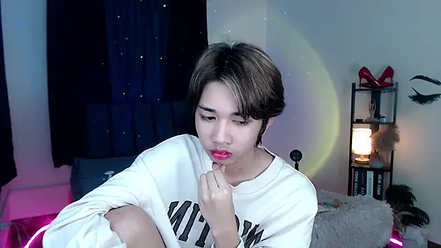 Lavictoriathegreat online show from 12/14/25, 08:24