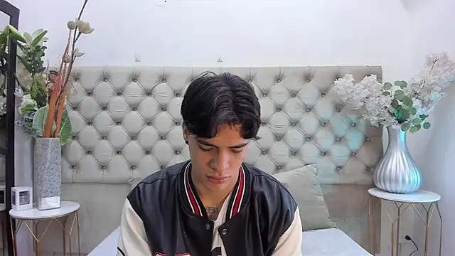 BenitoSaenz online show from 12/15/25, 12:09