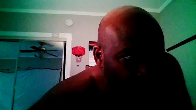 Snapshot of JezOne555 chatting on 12/17/25, 01:39 JezOne555 online show from 12/17/25, 01:39