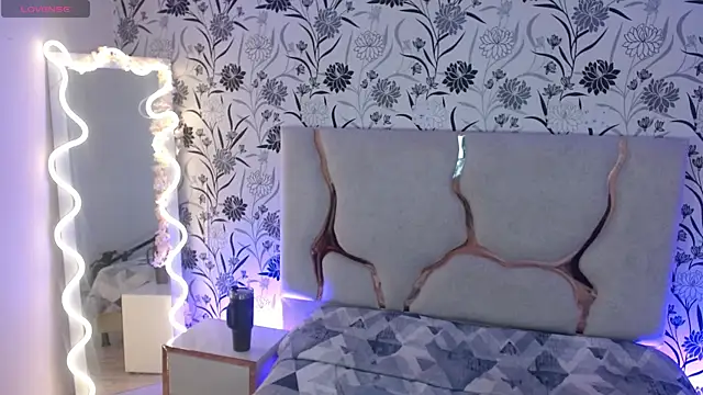 Rosalind tay online show from 11/30/25, 03:21