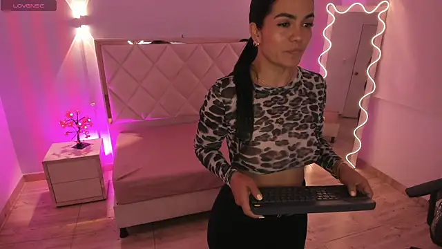 Rosalind tay online show from 04/04/26, 11:18