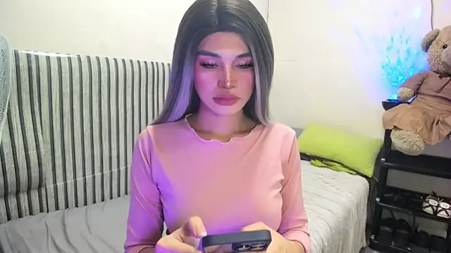 Snapshot of Ms_Monica chatting on 12/17/25, 02:56 Ms Monica online show from 12/17/25, 02:56