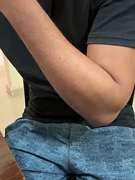 Snapshot of Saifq chatting on 11/05/25, 08:25 Saifq online show from 11/05/25, 08:25