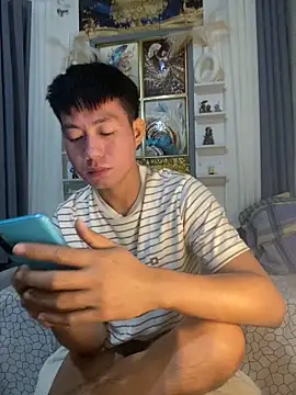 Snapshot of xshyboyx chatting on 10/02/25, 12:01 xshyboyx online show from 10/02/25, 12:01