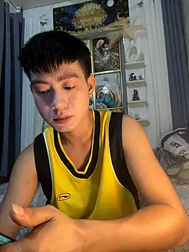 Snapshot of xshyboyx chatting on 10/04/25, 05:49 xshyboyx online show from 10/04/25, 05:49
