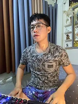 xshyboyx online show from 11/09/25, 11:19