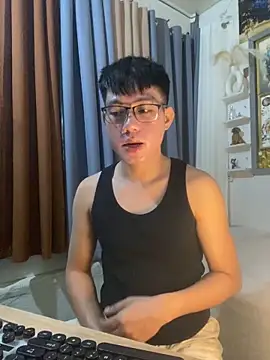 xshyboyx online show from 12/05/25, 11:41