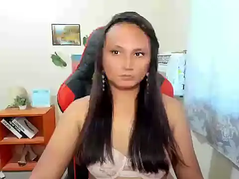 Snapshot of hella_queen chatting on 03/28/26, 10:53 hella queen online show from 03/28/26, 10:53