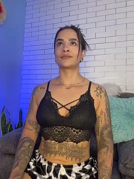 Snapshot of Im_Fernanda chatting on 10/08/25, 12:08 Im Fernanda online show from 10/08/25, 12:08