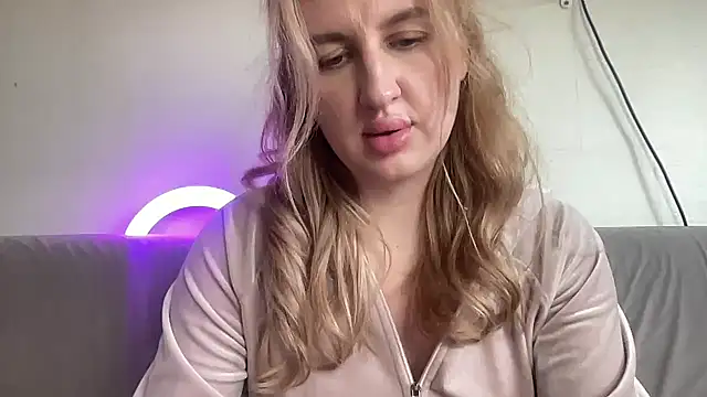 Snapshot of Kadayy1 chatting on 09/09/25, 10:37 Kadayy1 online show from 09/09/25, 10:37