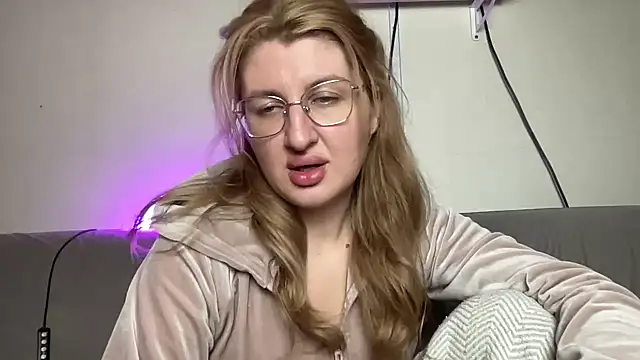 Snapshot of Kadayy1 chatting on 09/13/25, 07:46 Kadayy1 online show from 09/13/25, 07:46