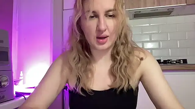 Snapshot of Kadayy1 chatting on 10/04/25, 06:17 Kadayy1 online show from 10/04/25, 06:17