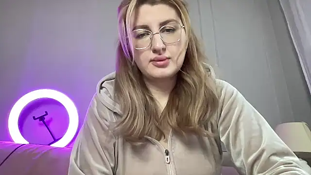 Snapshot of Kadayy1 chatting on 10/15/25, 04:45 Kadayy1 online show from 10/15/25, 04:45