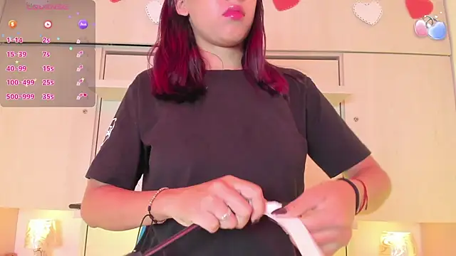 Snapshot of CamiGox chatting on 10/24/25, 08:05 CamiGox online show from 10/24/25, 08:05