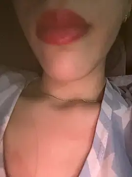 Mimisixo online show from 10/13/25, 10:32