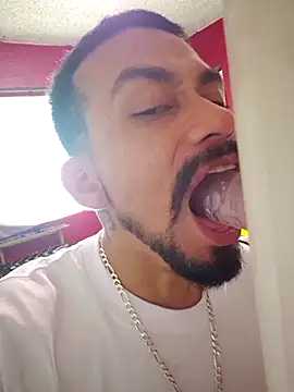 Snapshot of Cnutt310 chatting on 10/03/25, 06:16 Cnutt310 online show from 10/03/25, 06:16