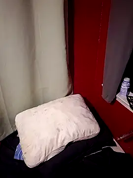 Snapshot of Cnutt310 chatting on 10/24/25, 07:49 Cnutt310 online show from 10/24/25, 07:49