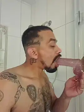 Snapshot of Cnutt310 chatting on 11/07/25, 04:12 Cnutt310 online show from 11/07/25, 04:12