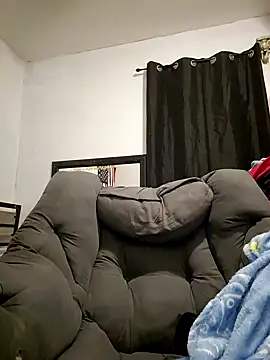 Snapshot of Cnutt310 chatting on 11/25/25, 11:43 Cnutt310 online show from 11/25/25, 11:43