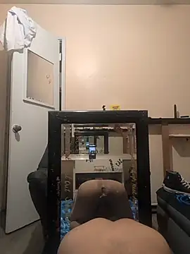 Snapshot of Cnutt310 chatting on 12/15/25, 03:38 Cnutt310 online show from 12/15/25, 03:38