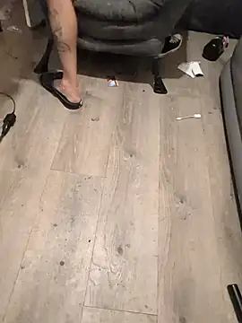 Snapshot of Cnutt310 chatting on 12/16/25, 05:56 Cnutt310 online show from 12/16/25, 05:56