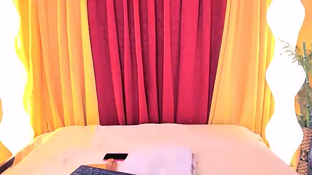 Snapshot of AthenaKeller chatting on 11/05/25, 06:30 AthenaKeller online show from 11/05/25, 06:30