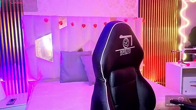 LIHIAN TAY online show from 04/21/26, 12:00