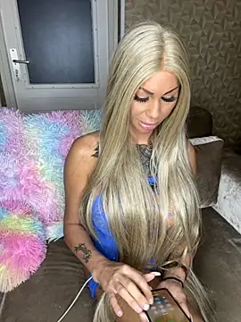 Snapshot of dutchbarbie chatting on 10/18/25, 05:03 dutchbarbie online show from 10/18/25, 05:03