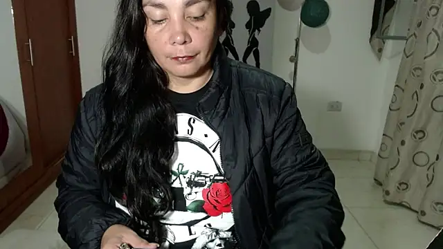 Snapshot of Vivian_milf_paint chatting on 10/09/25, 03:26 Vivian milf paint online show from 10/09/25, 03:26