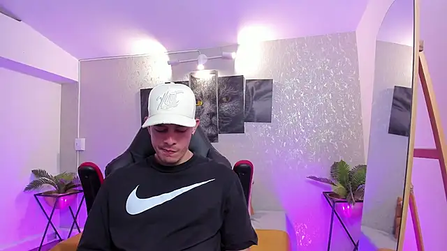 Snapshot of nils_saint chatting on 11/09/25, 04:33 nils saint online show from 11/09/25, 04:33