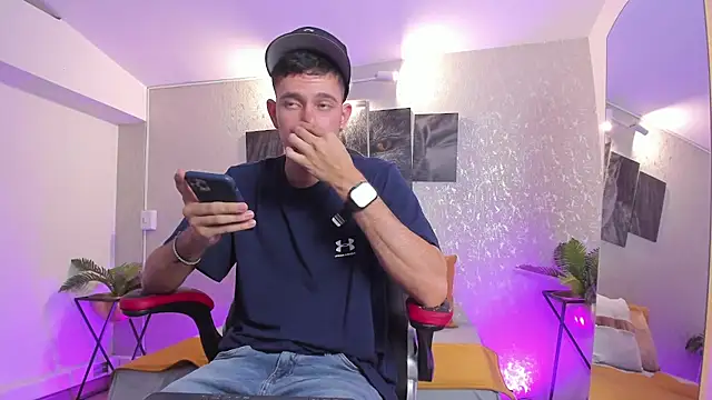 Snapshot of nils_saint chatting on 11/11/25, 02:44 nils saint online show from 11/11/25, 02:44