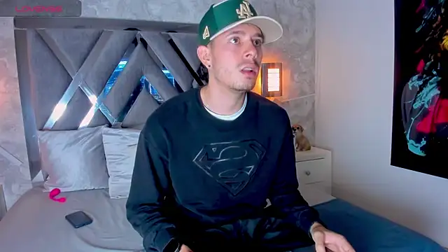 Snapshot of nils_saint chatting on 11/14/25, 04:55 nils saint online show from 11/14/25, 04:55