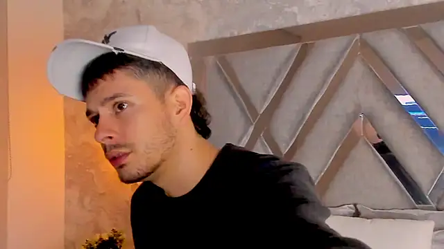 Snapshot of nils_saint chatting on 11/18/25, 04:39 nils saint online show from 11/18/25, 04:39