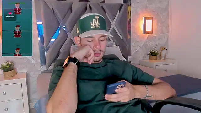 Snapshot of nils_saint chatting on 11/18/25, 11:15 nils saint online show from 11/18/25, 11:15