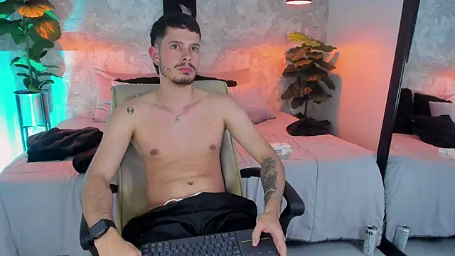 Snapshot of nils_saint chatting on 11/29/25, 02:36 nils saint online show from 11/29/25, 02:36