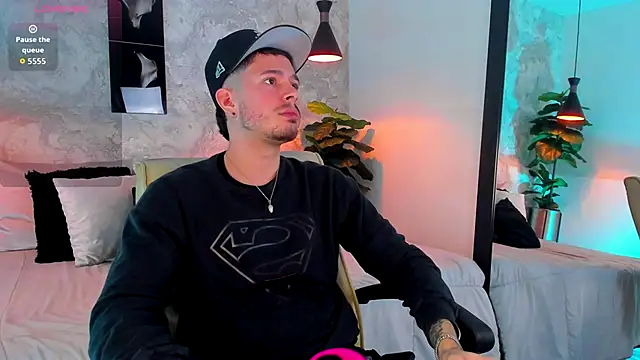 Snapshot of nils_saint chatting on 12/01/25, 02:16 nils saint online show from 12/01/25, 02:16