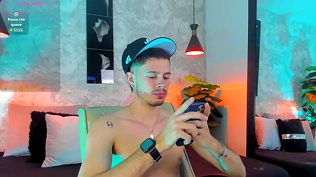 Snapshot of nils_saint chatting on 12/02/25, 01:22 nils saint online show from 12/02/25, 01:22