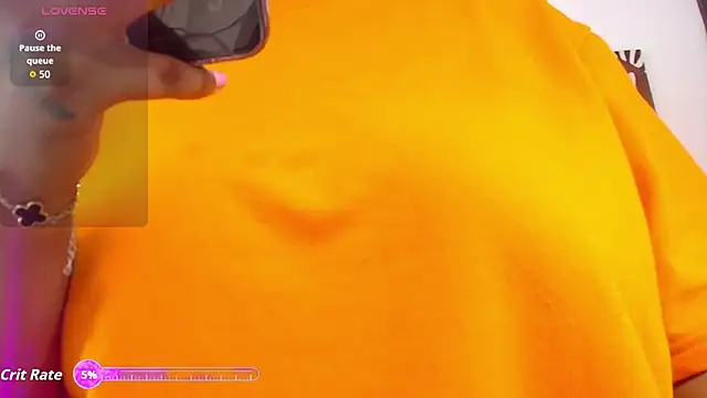 Snapshot of BarbaraGil1 chatting on 11/12/25, 07:24 BarbaraGil1 online show from 11/12/25, 07:24