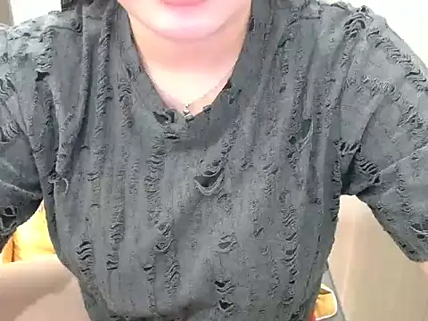 Snapshot of Zhi__2k6 chatting on 10/03/25, 05:21 Zhi 2k6 online show from 10/03/25, 05:21