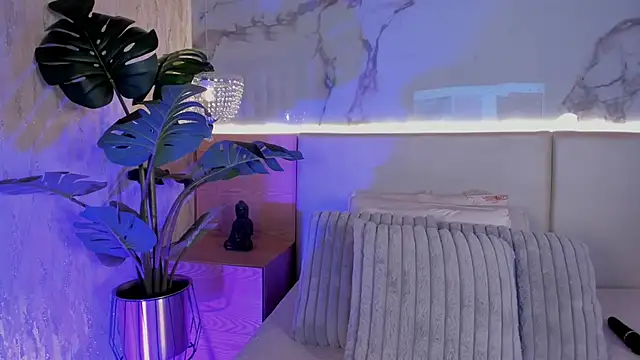 ValSmith  online show from 11/28/25, 03:42