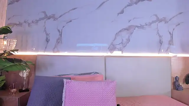 ValSmith  online show from 04/22/26, 04:04