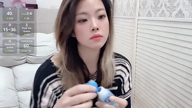 Holiland online show from 11/06/25, 01:17