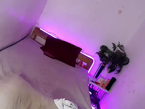 Snapshot of Spicy_kinky chatting on 11/17/25, 06:52 Spicy kinky online show from 11/17/25, 06:52