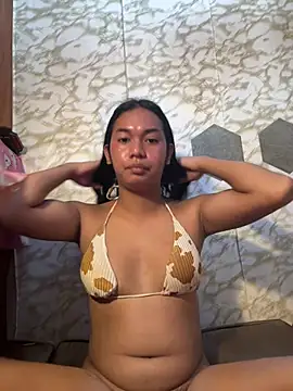 Snapshot of youryummybaby chatting on 03/10/26, 06:29 youryummybaby online show from 03/10/26, 06:29